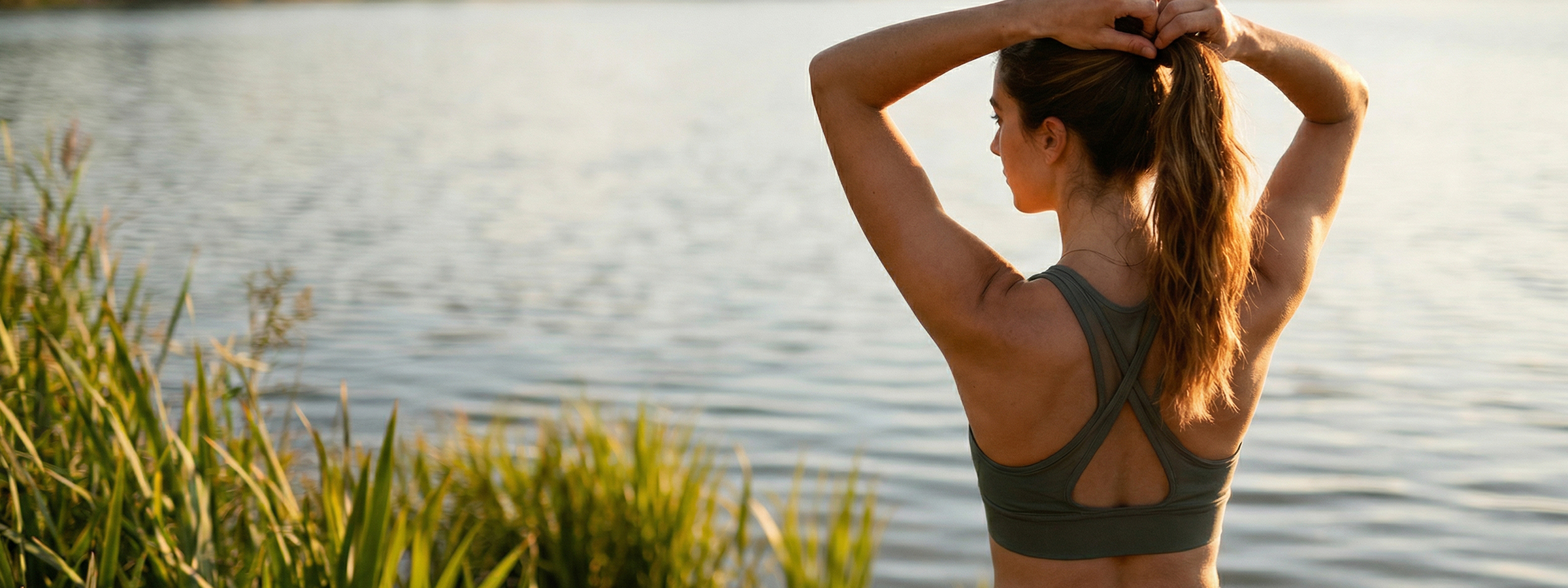 Longevity pillérek háttérkép, lifestyle karakter oldalról belógva